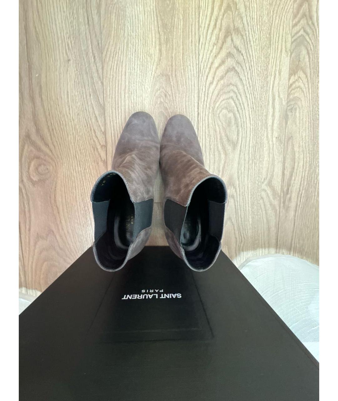 SAINT LAURENT Коричневые замшевые ботильоны, фото 3