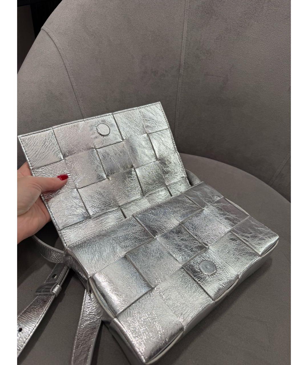 BOTTEGA VENETA Серебряная кожаная сумка через плечо, фото 7