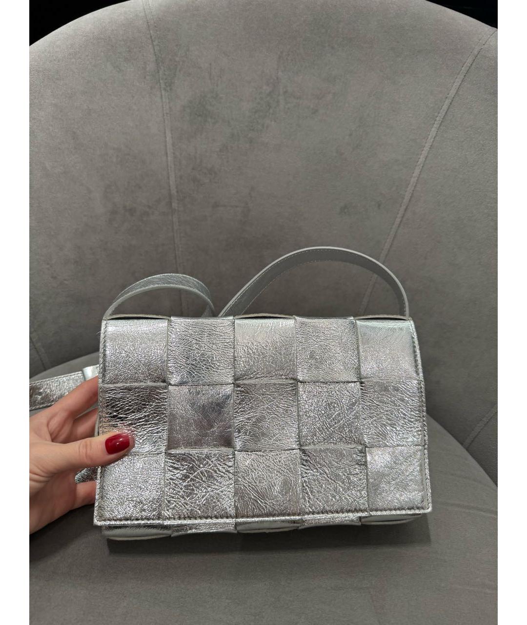 BOTTEGA VENETA Серебряная кожаная сумка через плечо, фото 3
