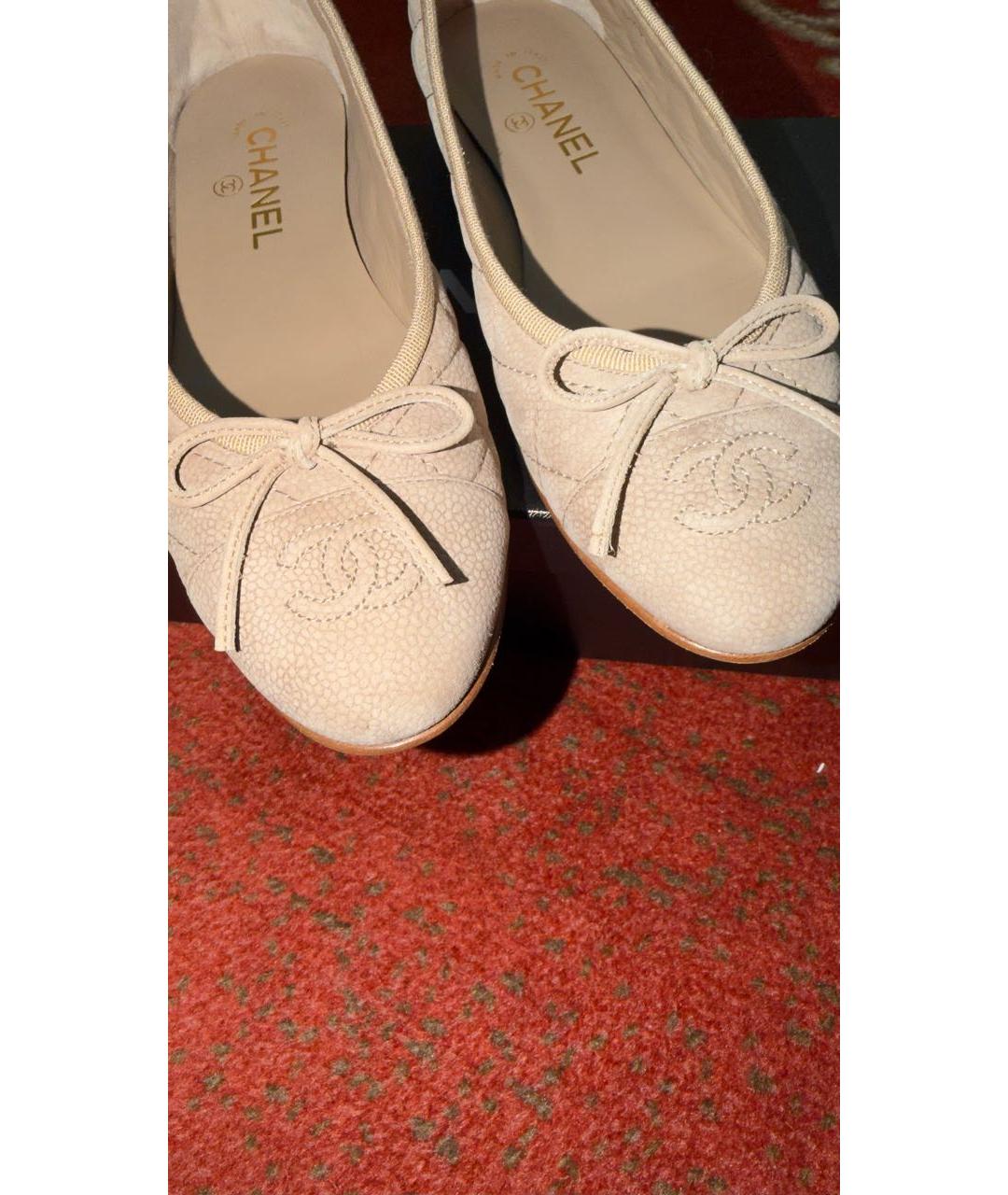 CHANEL Бежевые кожаные балетки, фото 2