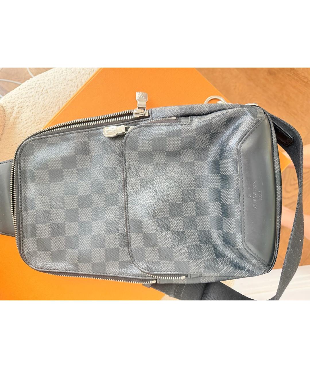 LOUIS VUITTON Черная кожаная поясная сумка, фото 1