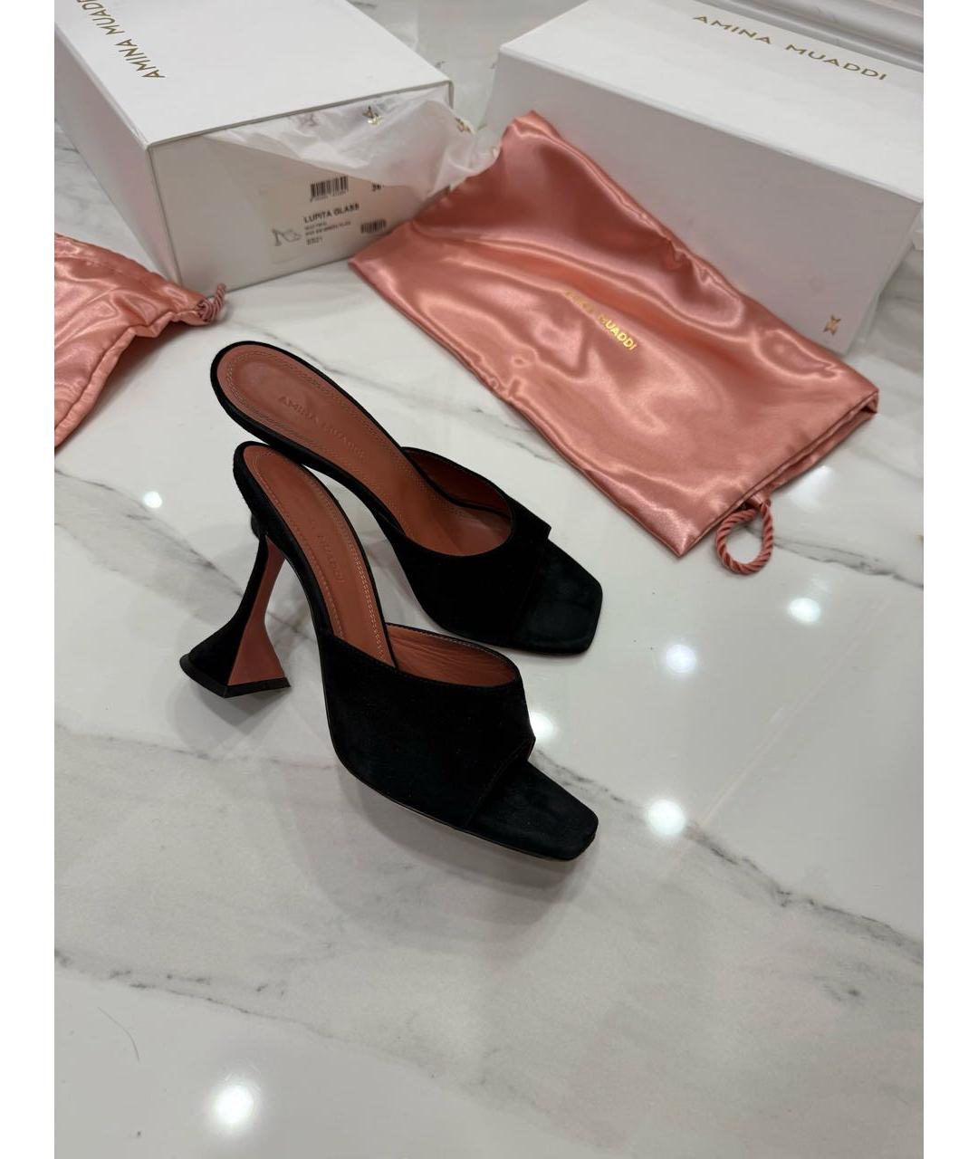 Amina Muaddi Черные замшевые мюли, фото 2