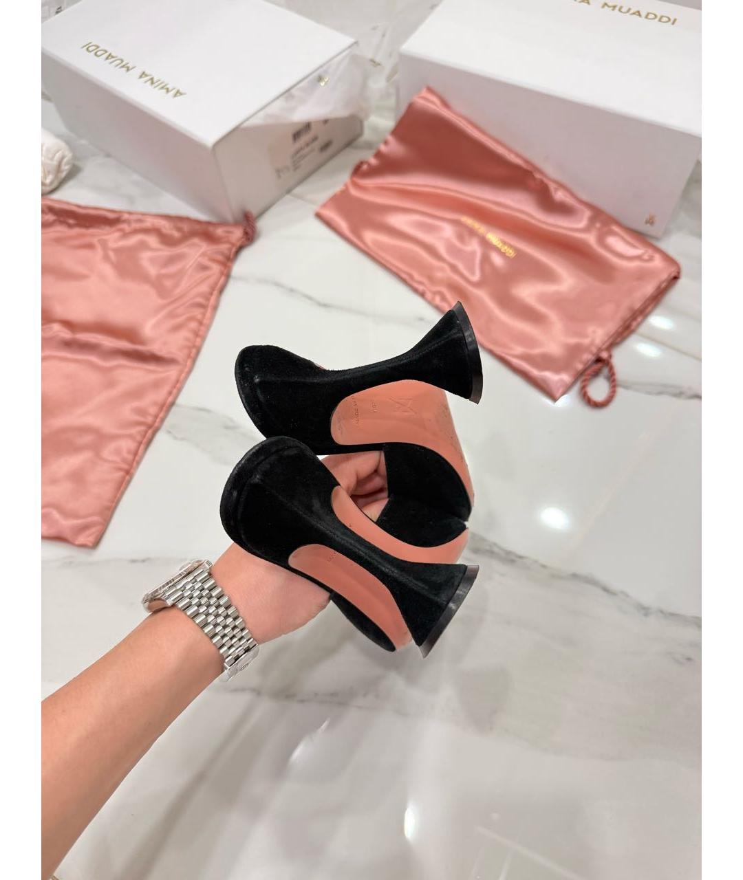 Amina Muaddi Черные замшевые мюли, фото 5