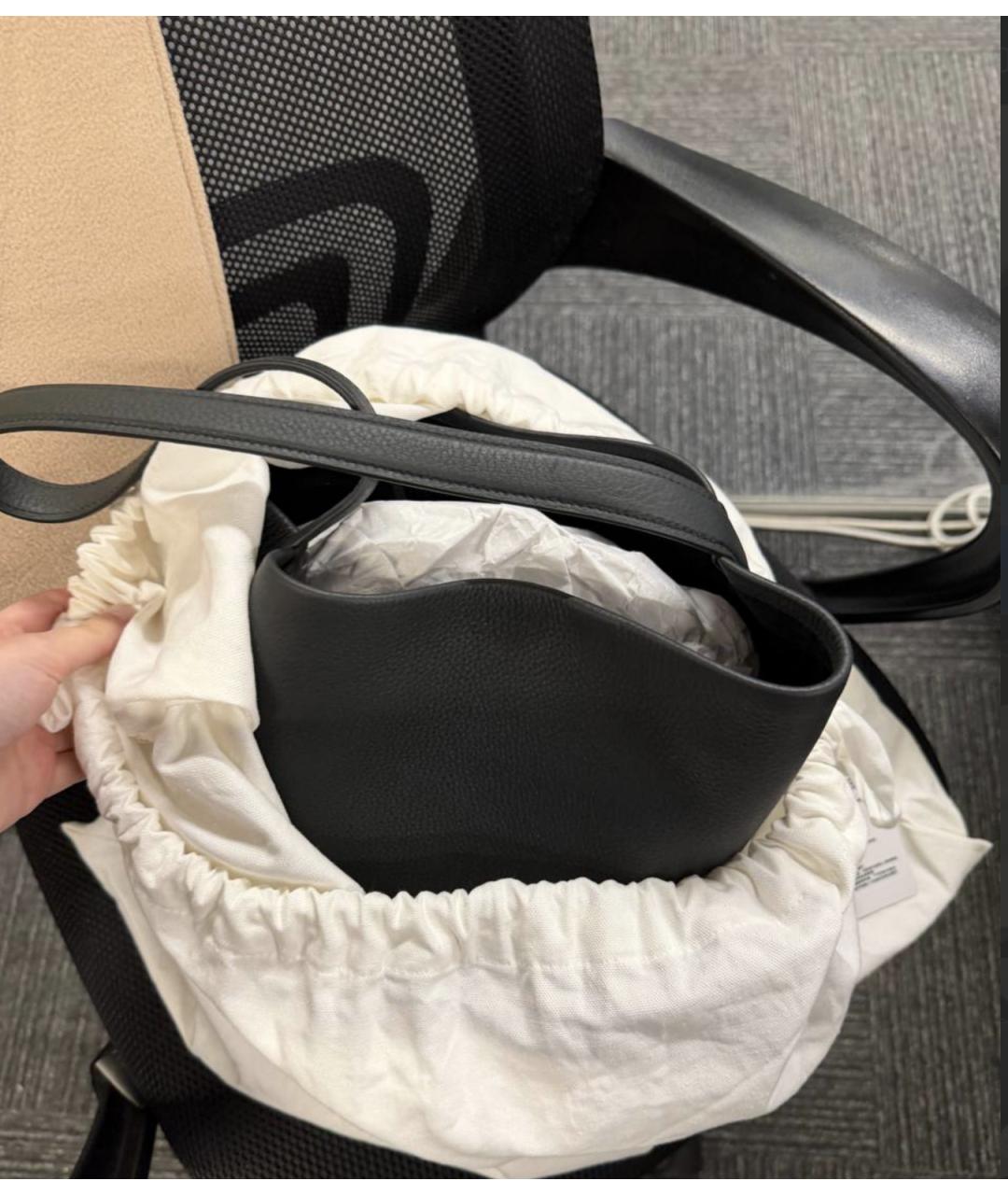 THE ROW Черная кожаная сумка с короткими ручками, фото 2