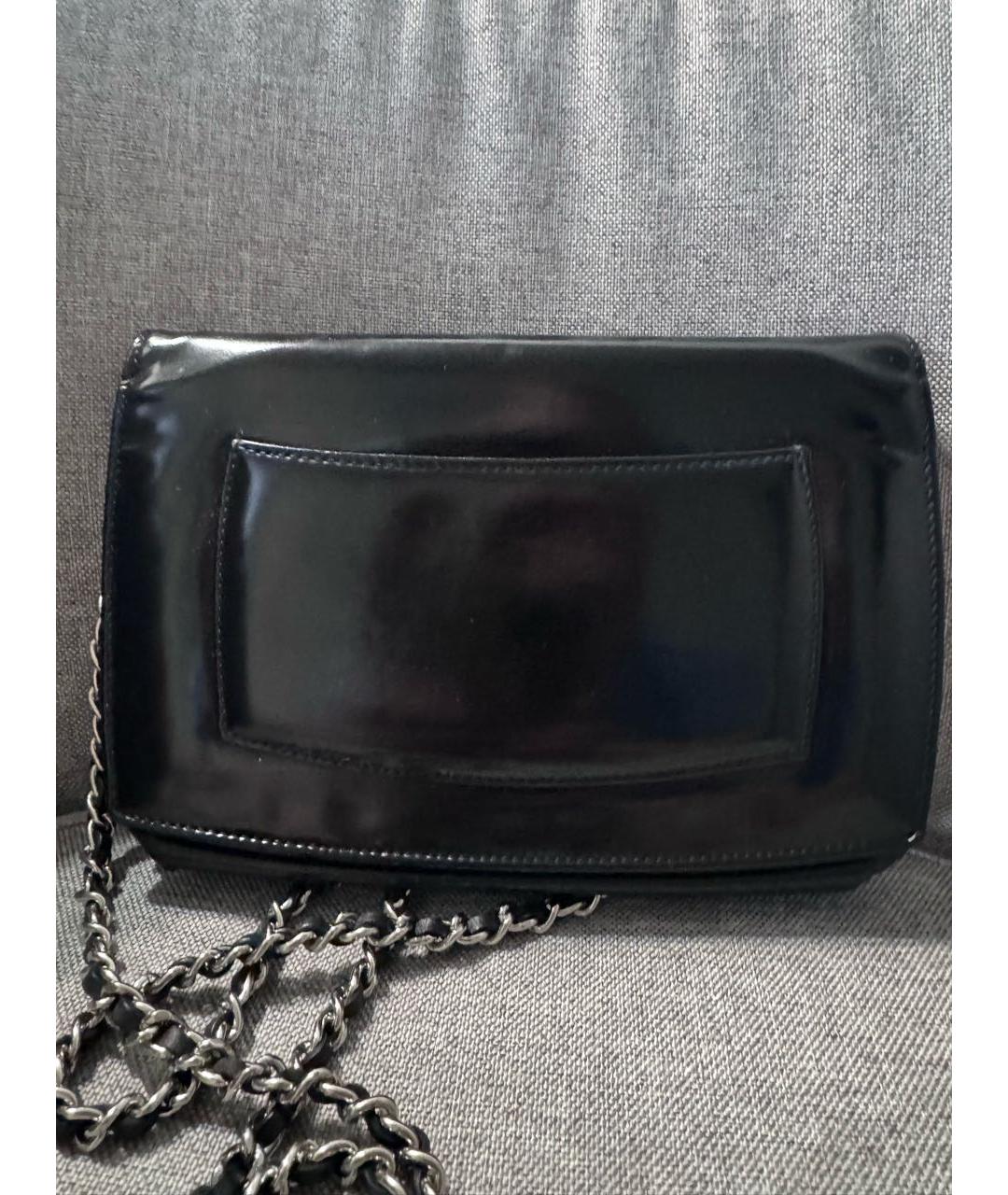 CHANEL Черная сумка через плечо из лакированной кожи, фото 3