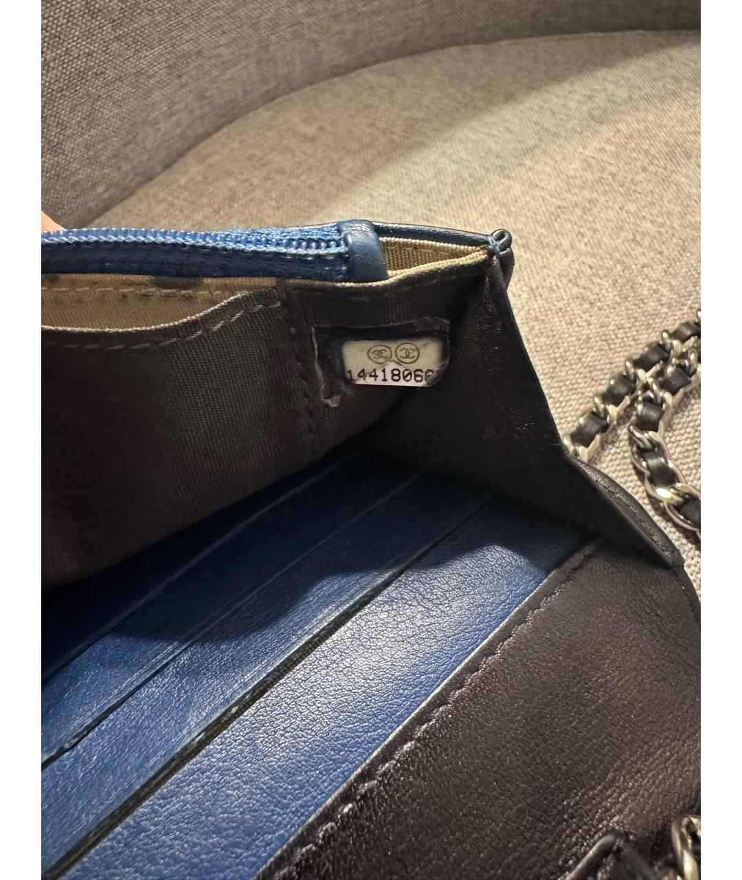 CHANEL Черная сумка через плечо из лакированной кожи, фото 5