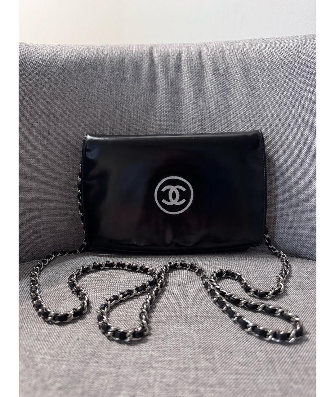 CHANEL Черная сумка через плечо из лакированной кожи, фото 9