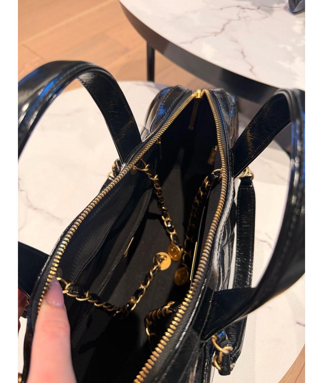 CHANEL Черная сумка тоут из лакированной кожи, фото 4