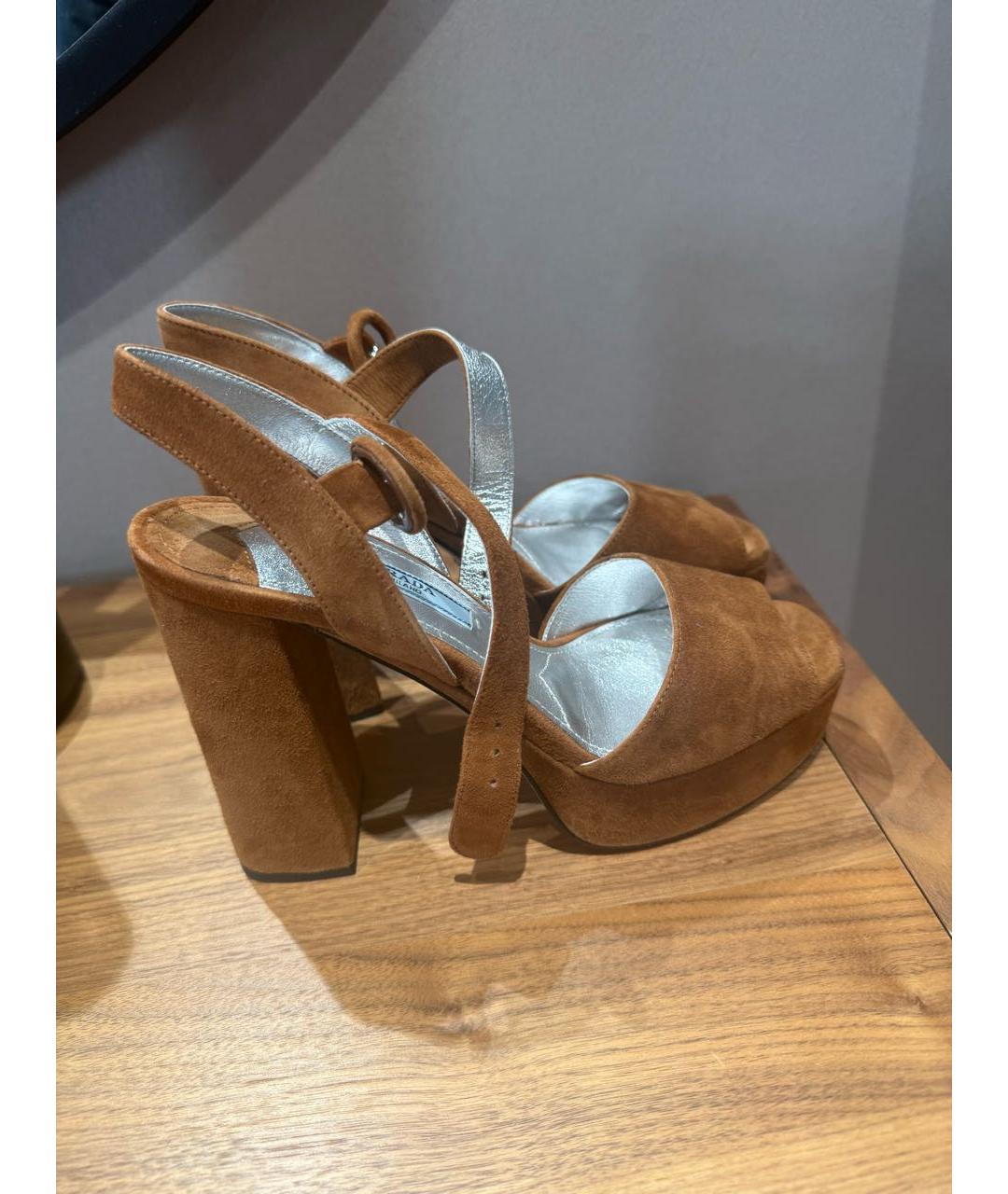 PRADA Коричневые замшевые босоножки, фото 7