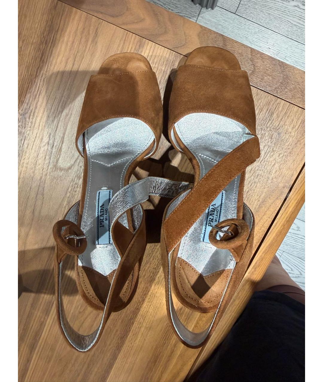 PRADA Коричневые замшевые босоножки, фото 3