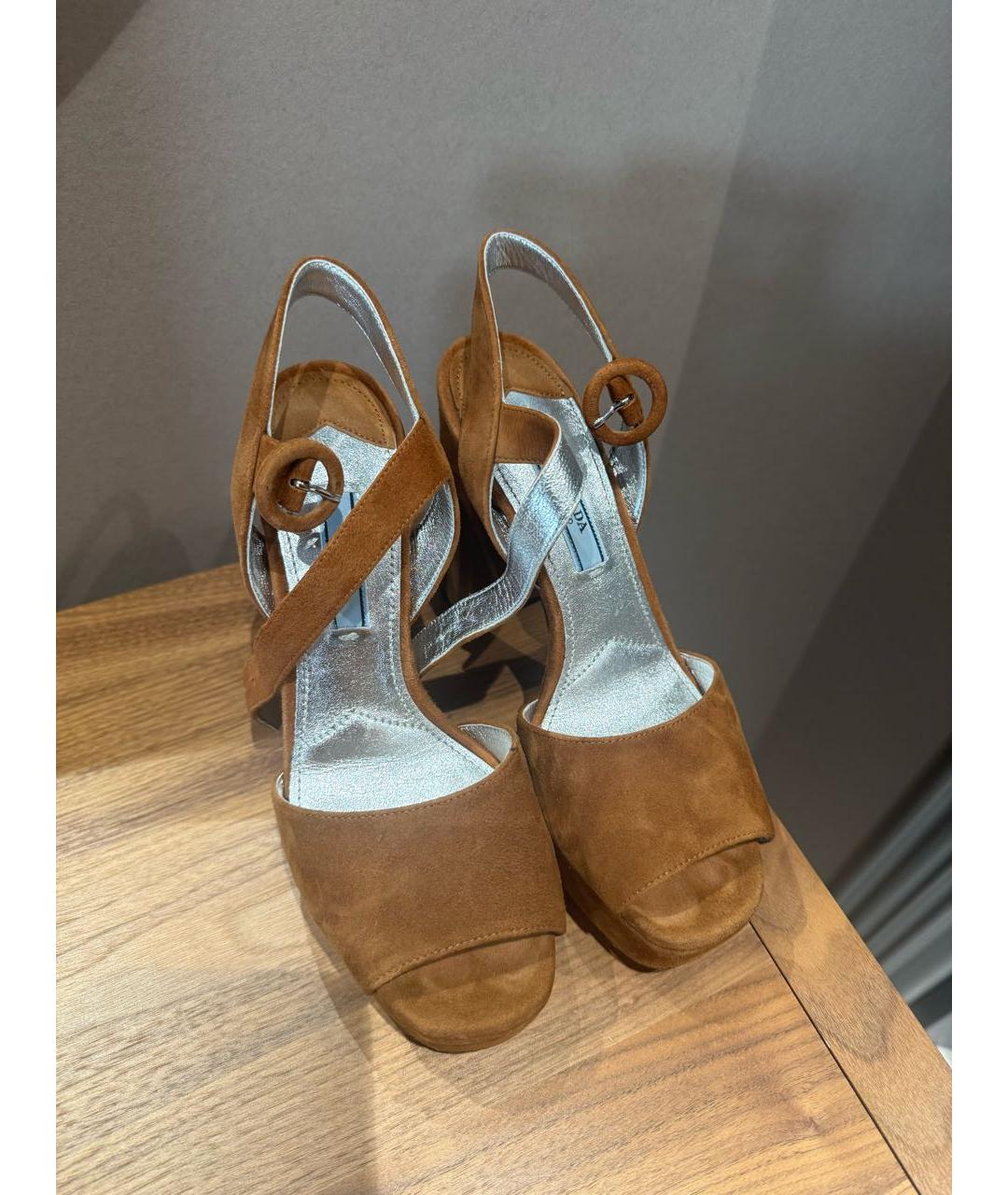 PRADA Коричневые замшевые босоножки, фото 2