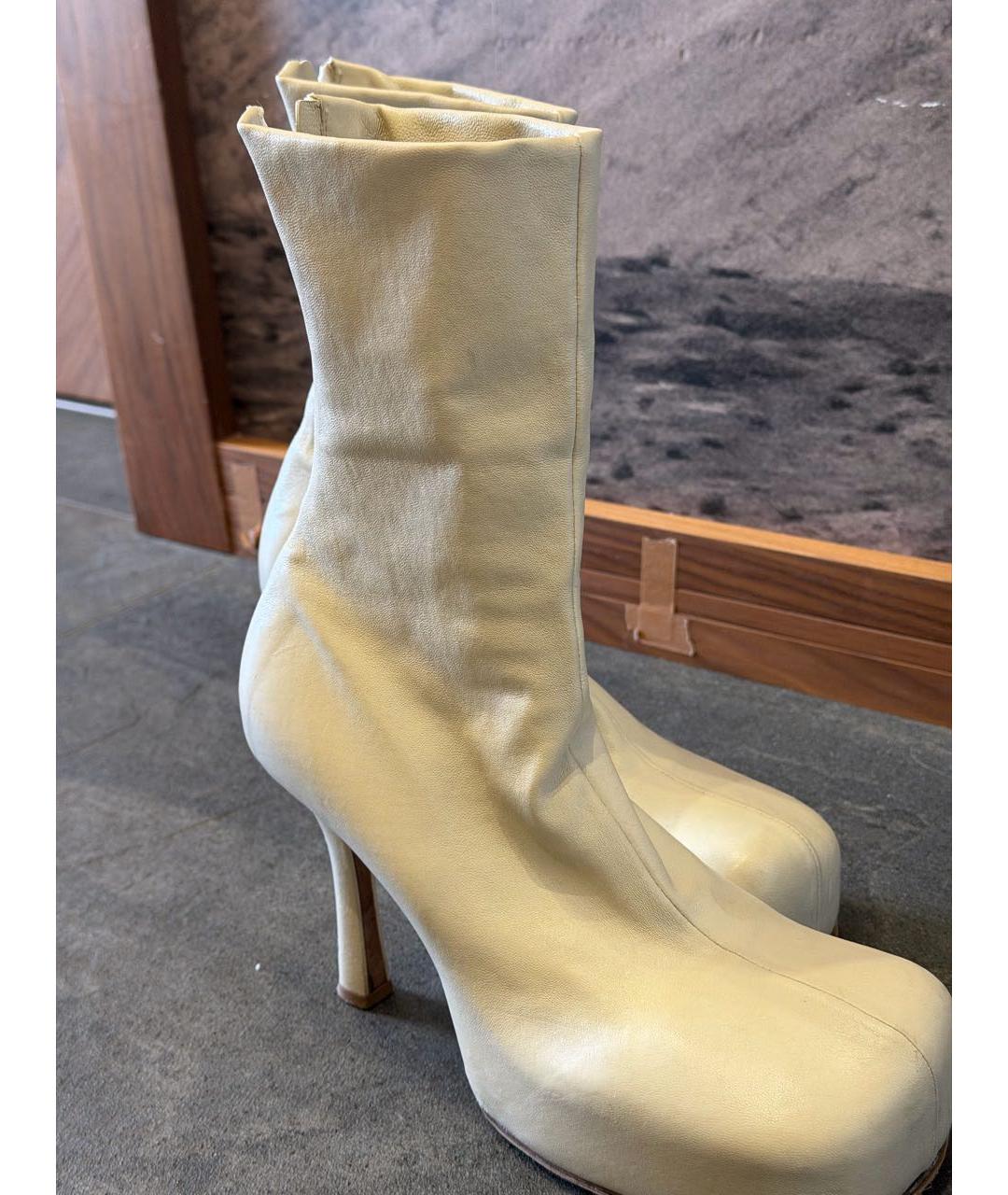 BOTTEGA VENETA Бежевые кожаные ботильоны, фото 2