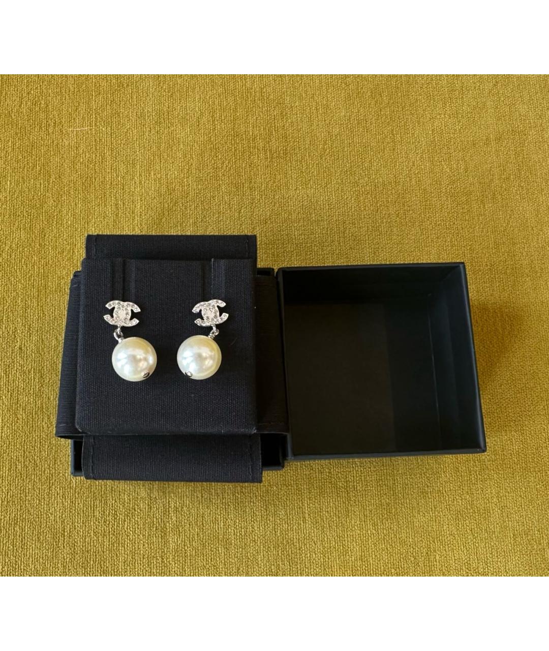 CHANEL Белые металлические серьги, фото 3