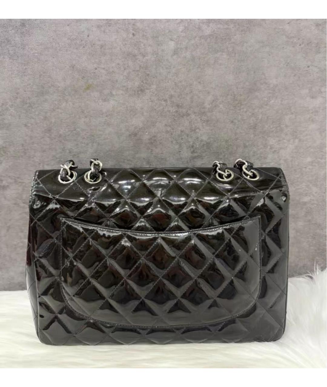 CHANEL Черная сумка через плечо из лакированной кожи, фото 4