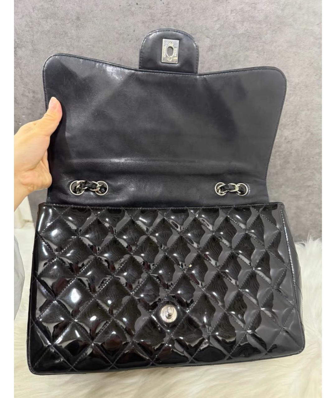 CHANEL Черная сумка через плечо из лакированной кожи, фото 5