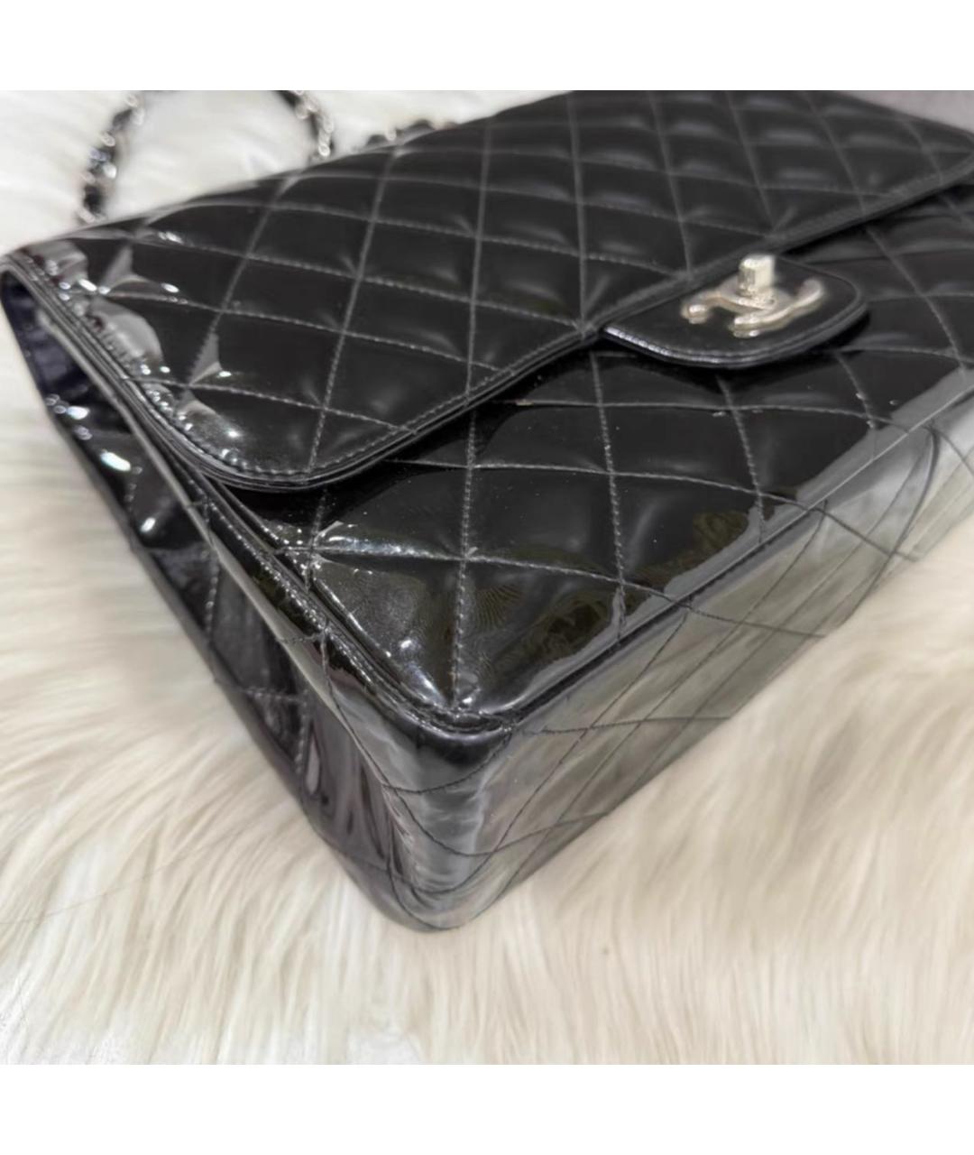 CHANEL Черная сумка через плечо из лакированной кожи, фото 3