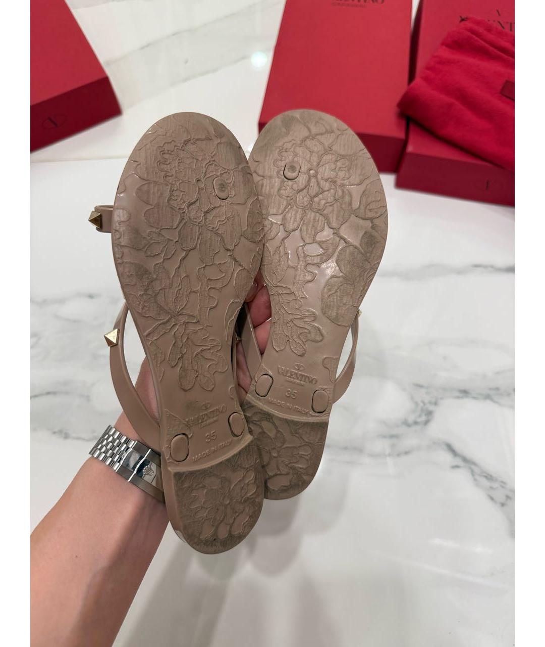 VALENTINO Бежевые резиновые шлепанцы, фото 5
