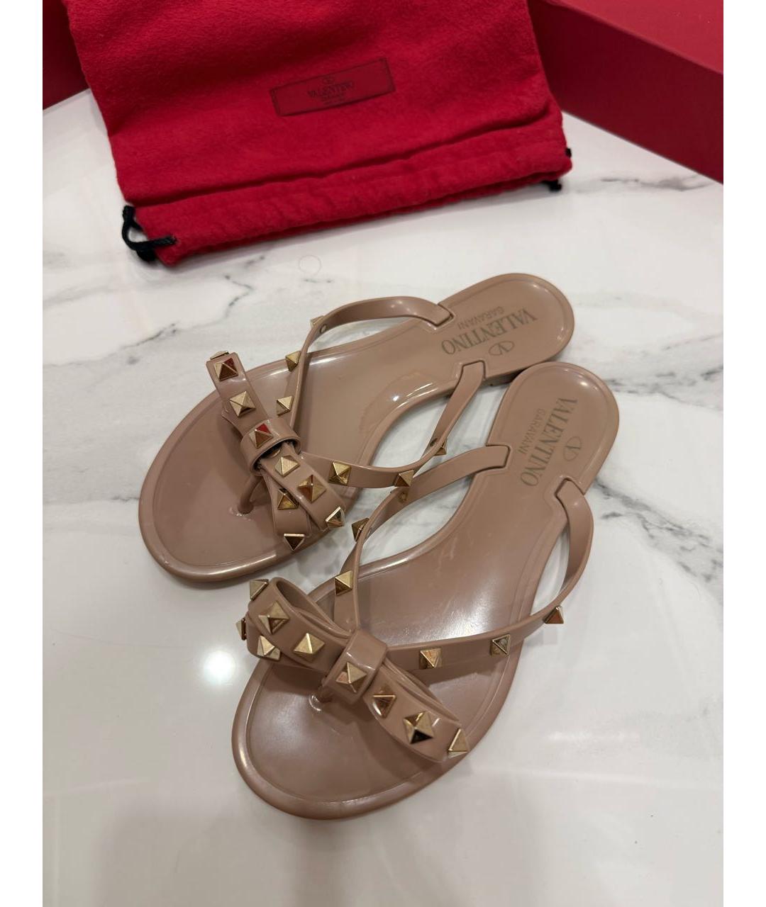 VALENTINO Бежевые резиновые шлепанцы, фото 2