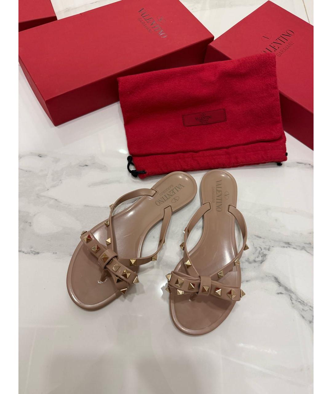 VALENTINO Бежевые резиновые шлепанцы, фото 4
