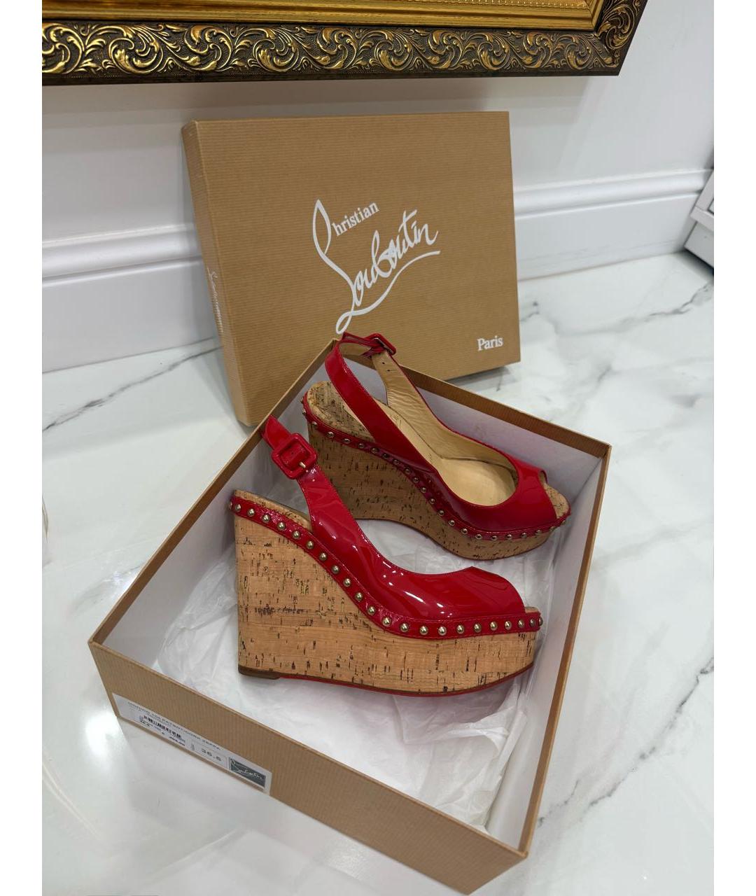 CHRISTIAN LOUBOUTIN Красные босоножки из лакированной кожи, фото 9