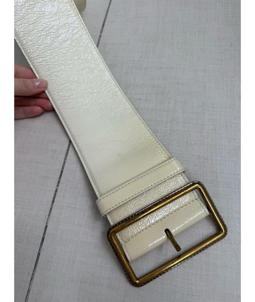 SAINT LAURENT Белый ремень из лакированной кожи, фото 2