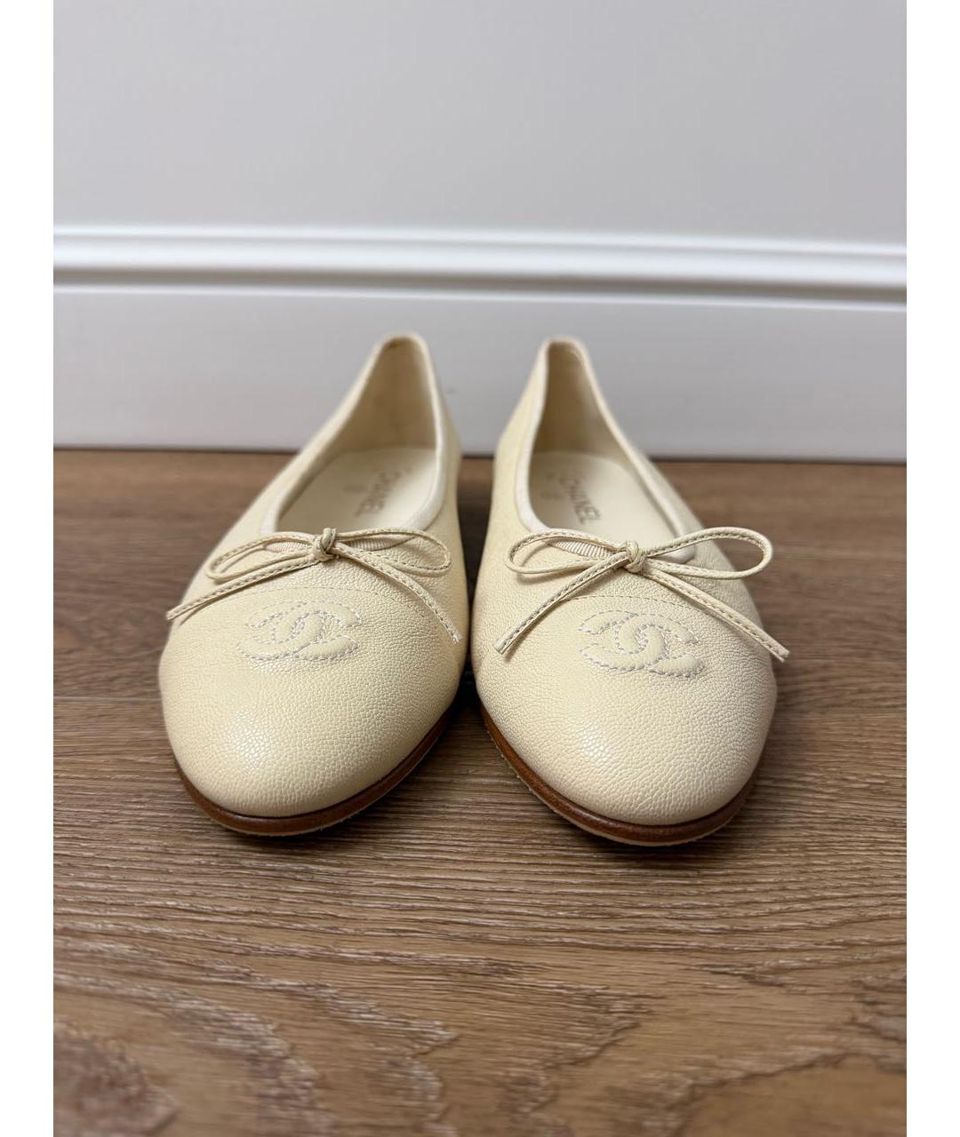 CHANEL Бежевые кожаные балетки, фото 2