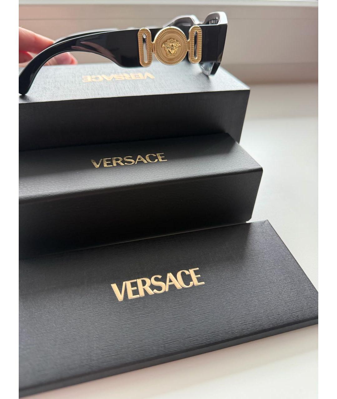 VERSACE Черные пластиковые солнцезащитные очки, фото 2