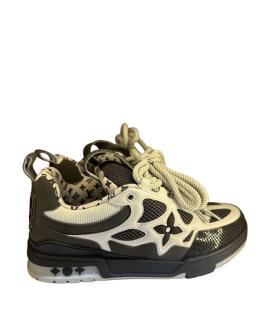 LOUIS VUITTON Высокие кроссовки / кеды