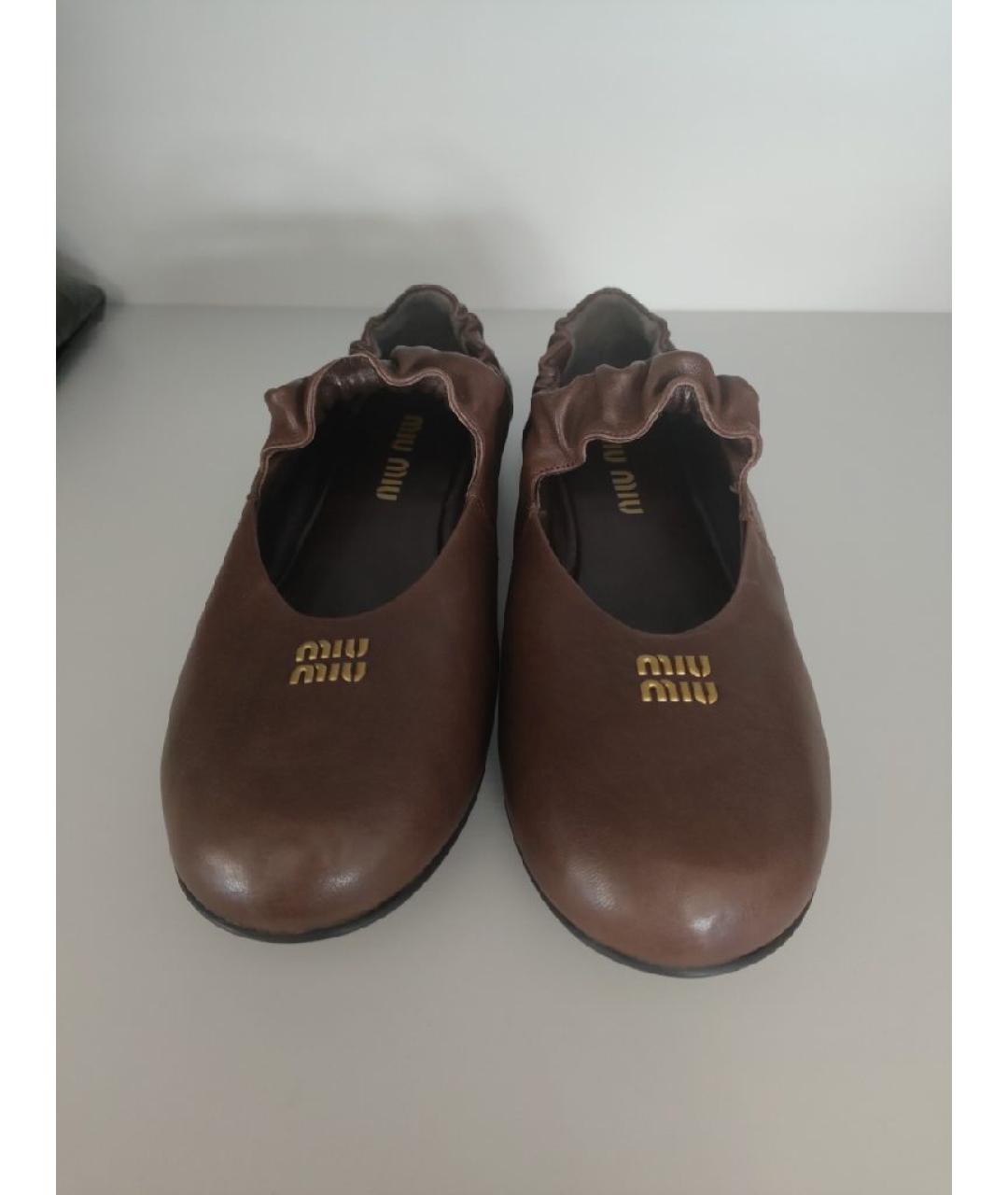 MIU MIU Коричневые кожаные балетки, фото 2