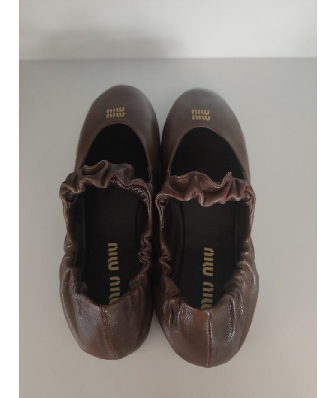 MIU MIU Коричневые кожаные балетки, фото 3