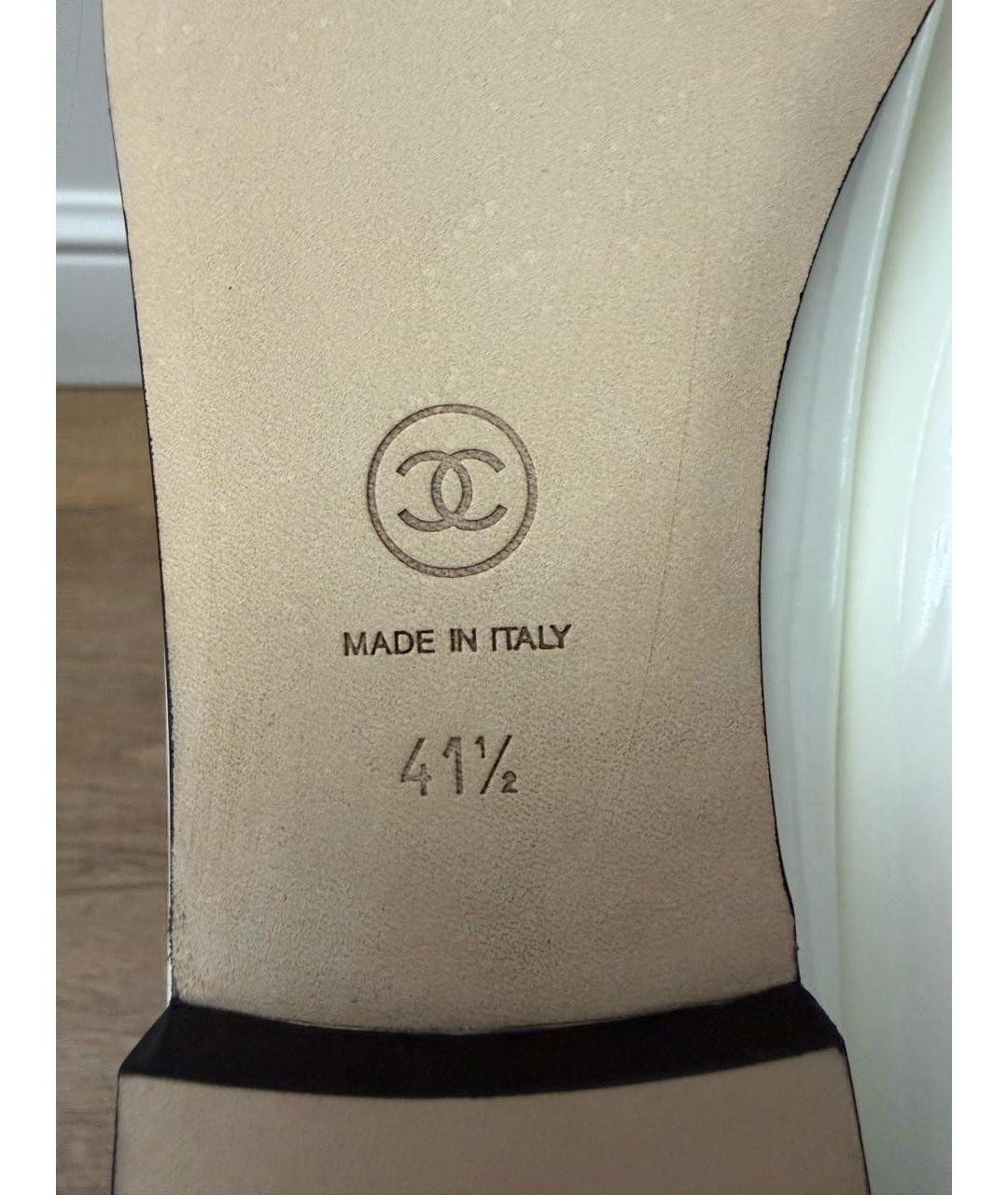 CHANEL Белые балетки из лакированной кожи, фото 6