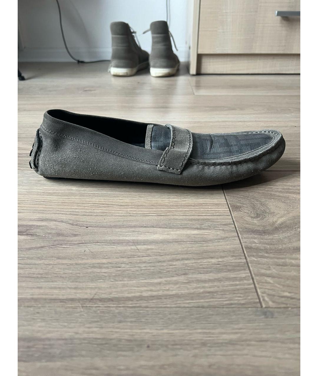FENDI Серые кожаные мокасины, фото 5