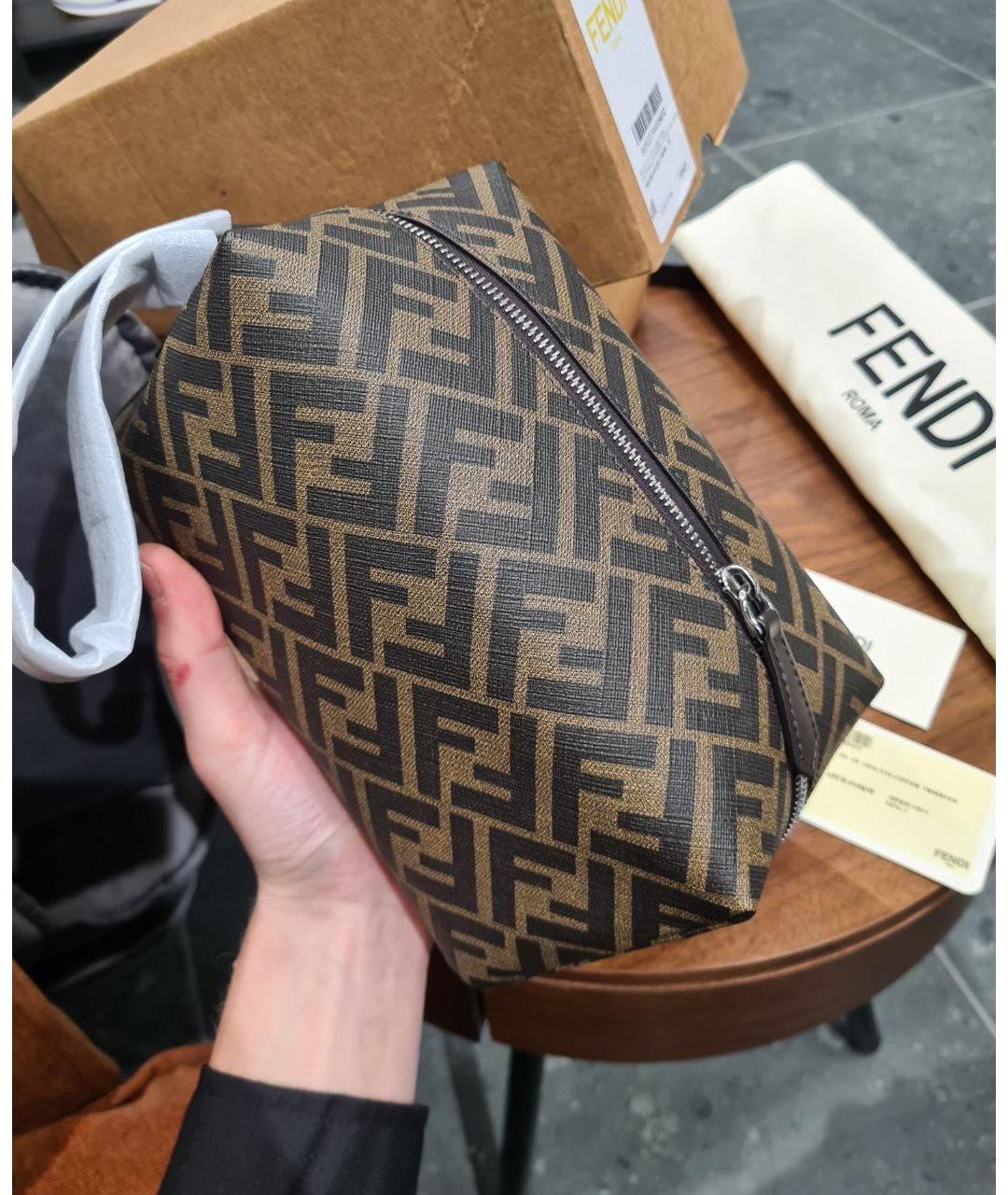 FENDI Коричневая кожаная косметичка, фото 5