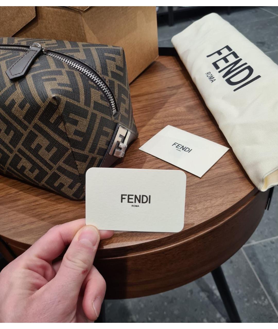 FENDI Коричневая кожаная косметичка, фото 3