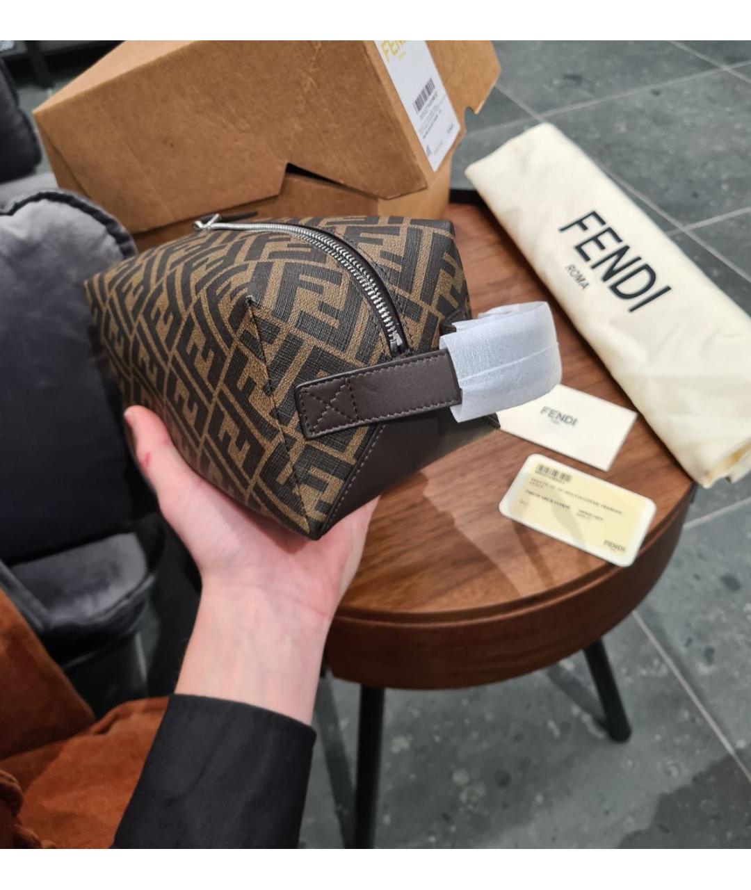 FENDI Коричневая кожаная косметичка, фото 4