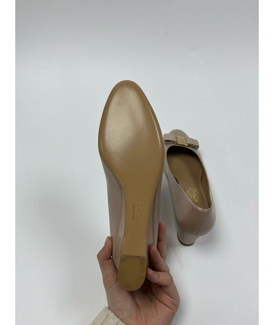 FERRAGAMO Бежевые кожаные туфли, фото 5