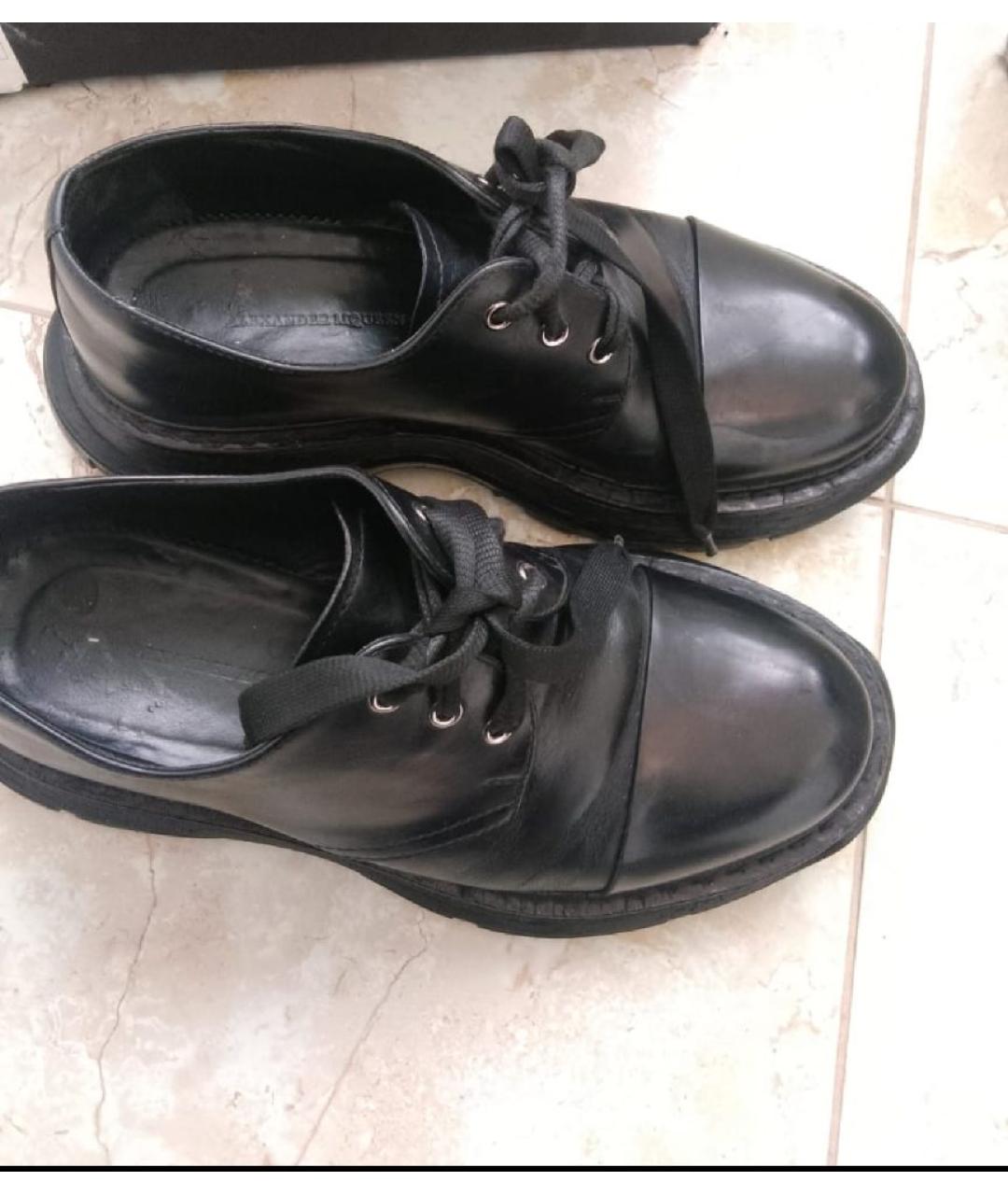 ALEXANDER MCQUEEN Черные низкие ботинки из лакированной кожи, фото 3