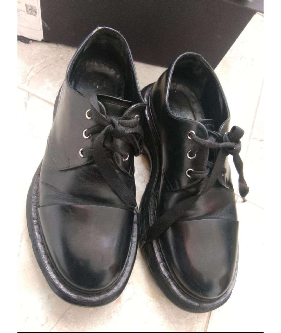 ALEXANDER MCQUEEN Черные низкие ботинки из лакированной кожи, фото 2