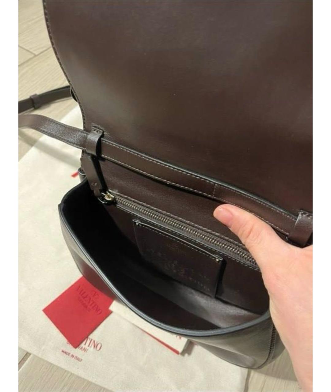 VALENTINO Коричневая сумка через плечо из лакированной кожи, фото 6