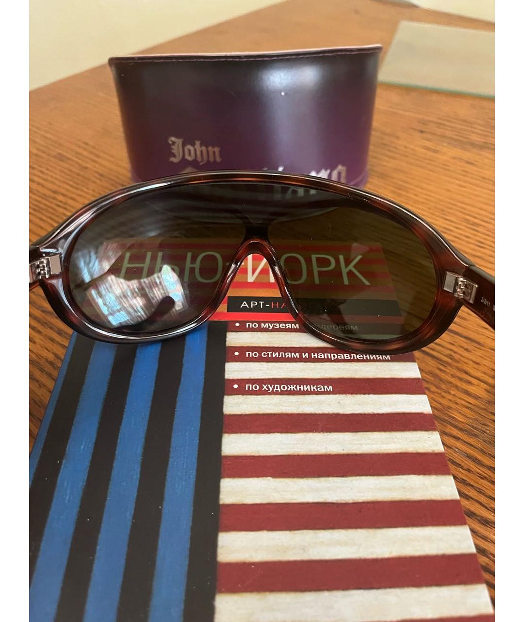 JOHN GALLIANO Коричневые пластиковые солнцезащитные очки, фото 3