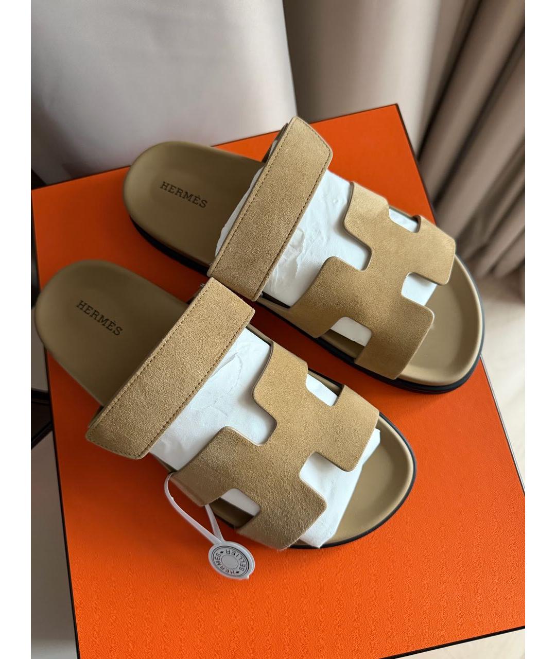HERMES Бежевые замшевые сандалии, фото 3
