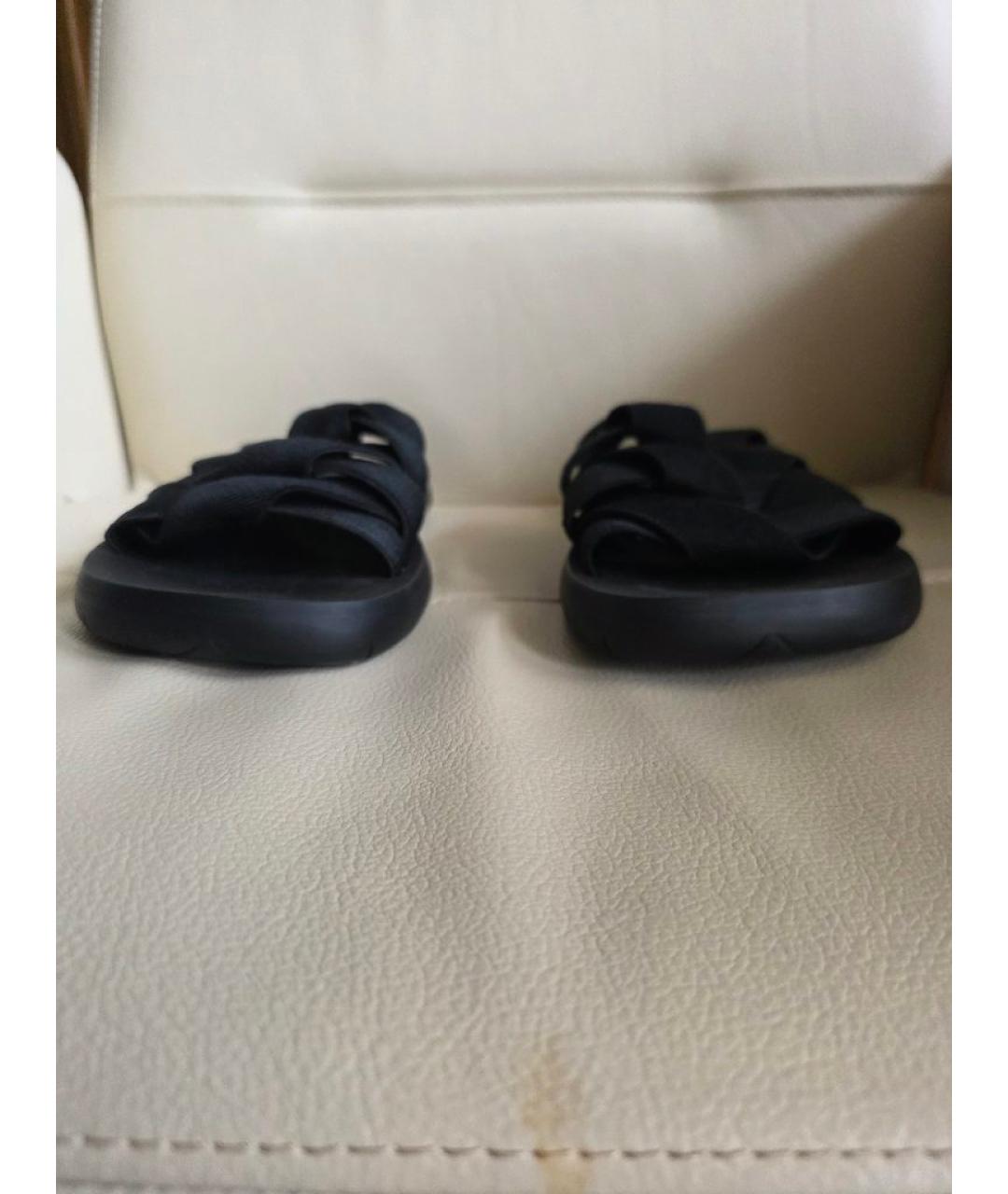 BOTTEGA VENETA Антрацитовые резиновые шлепанцы, фото 2