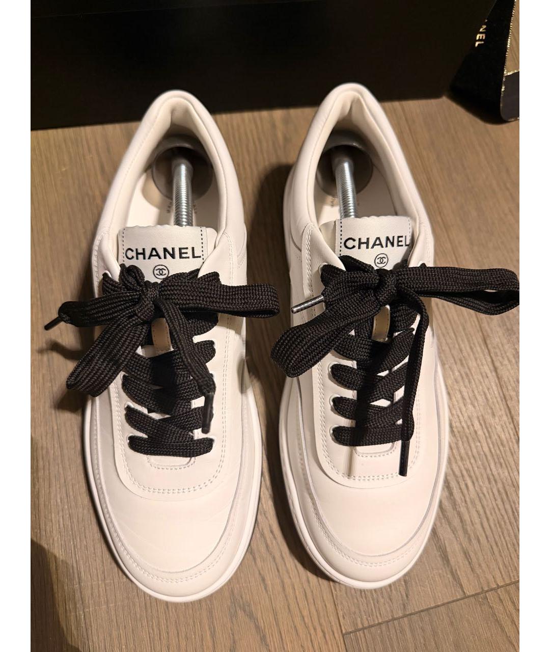 CHANEL Белые кожаные кеды, фото 3