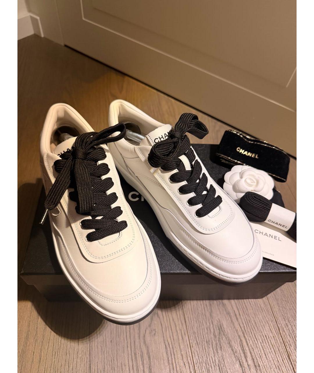 CHANEL Белые кожаные кеды, фото 2