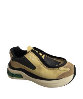 PRADA Низкие кроссовки / кеды