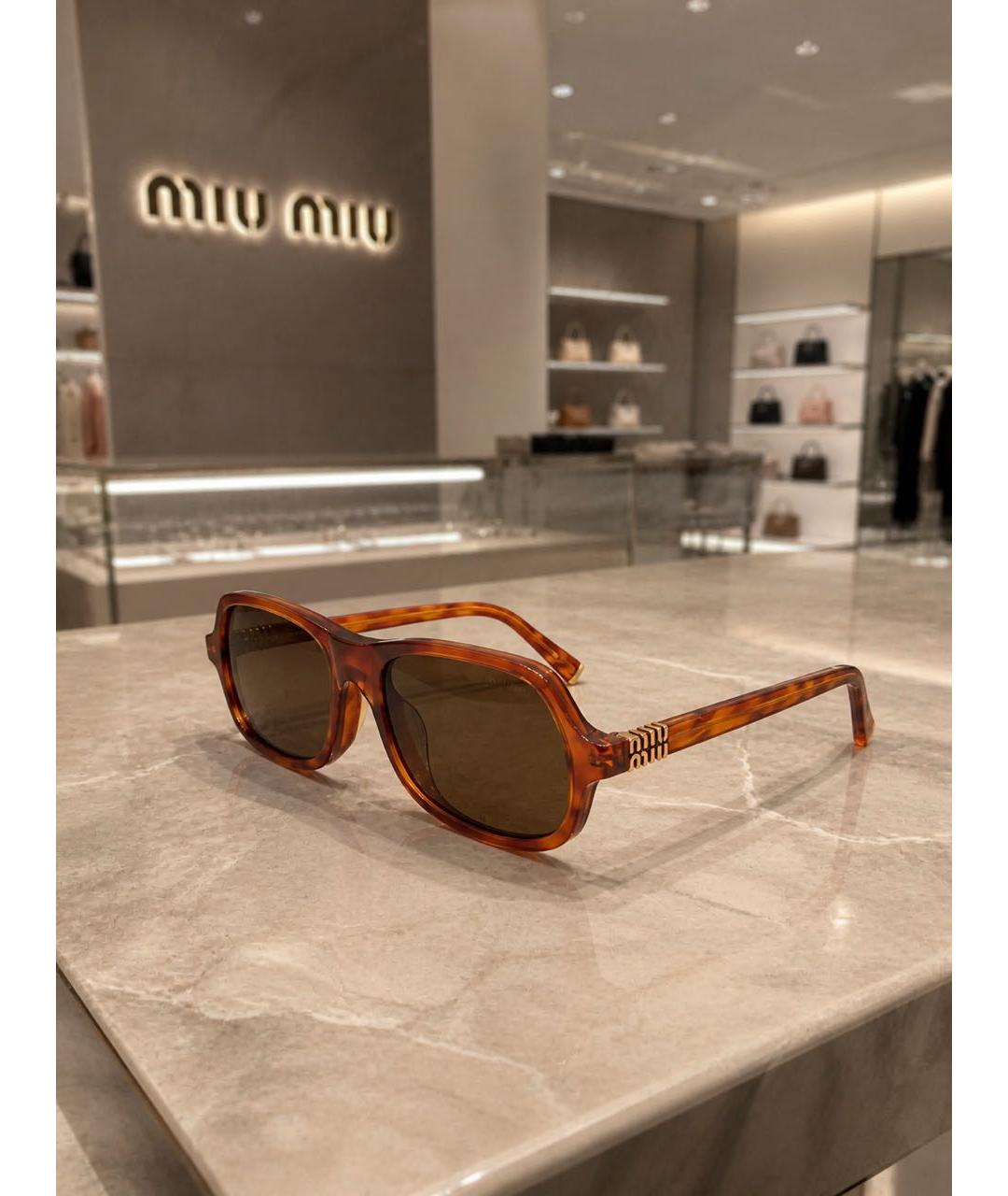 MIU MIU Коричневые пластиковые солнцезащитные очки, фото 2