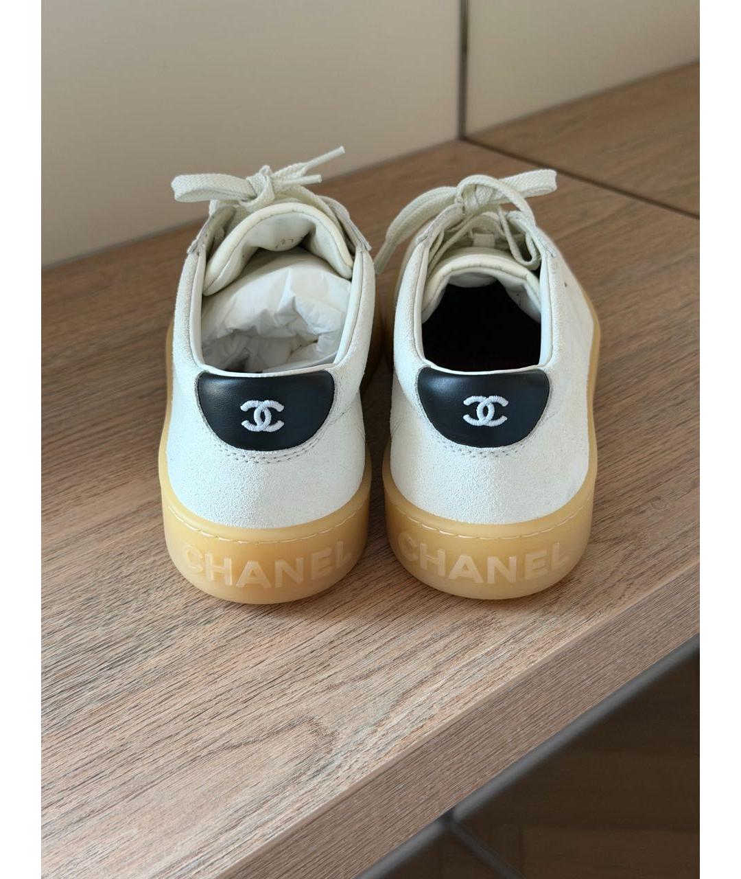 CHANEL Белые замшевые кеды, фото 3