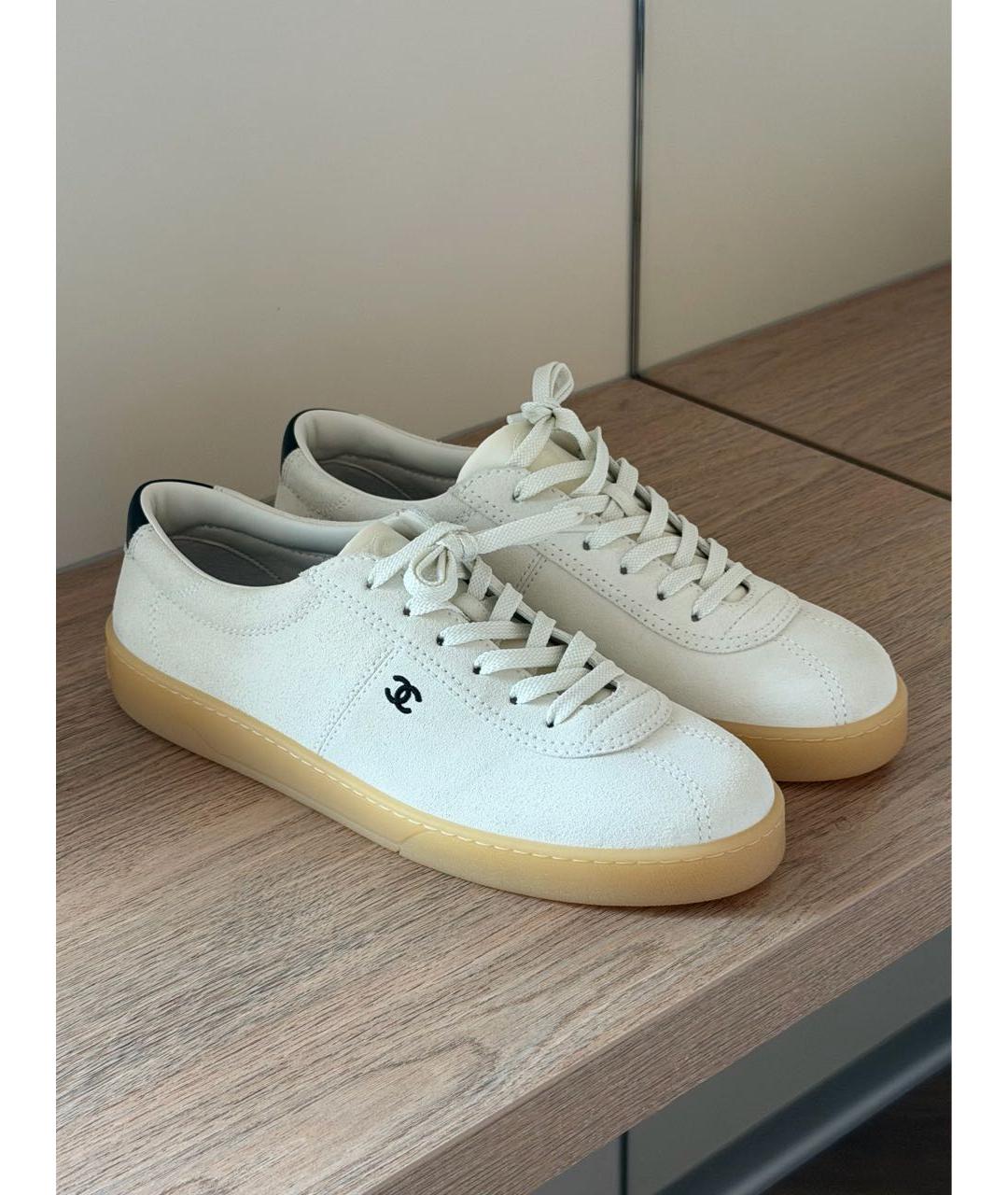 CHANEL Белые замшевые кеды, фото 2