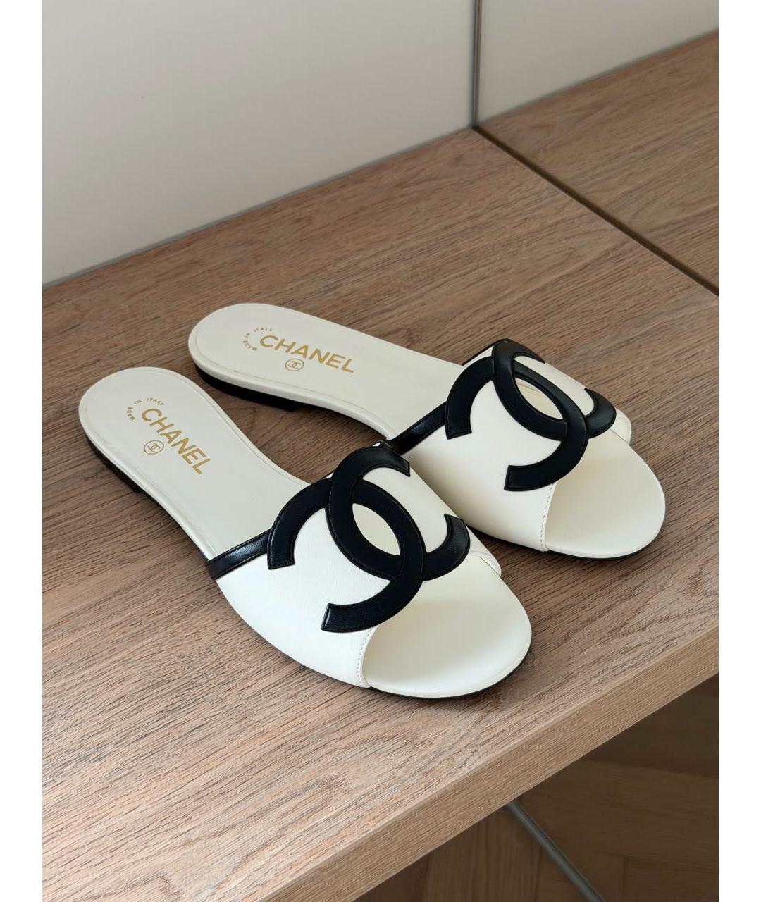 CHANEL Белые кожаные шлепанцы, фото 2