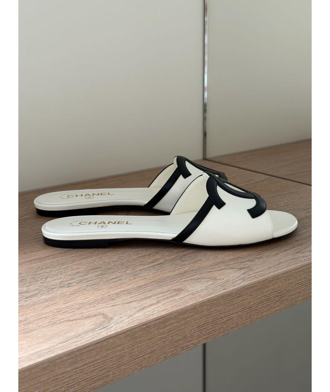CHANEL Белые кожаные шлепанцы, фото 4